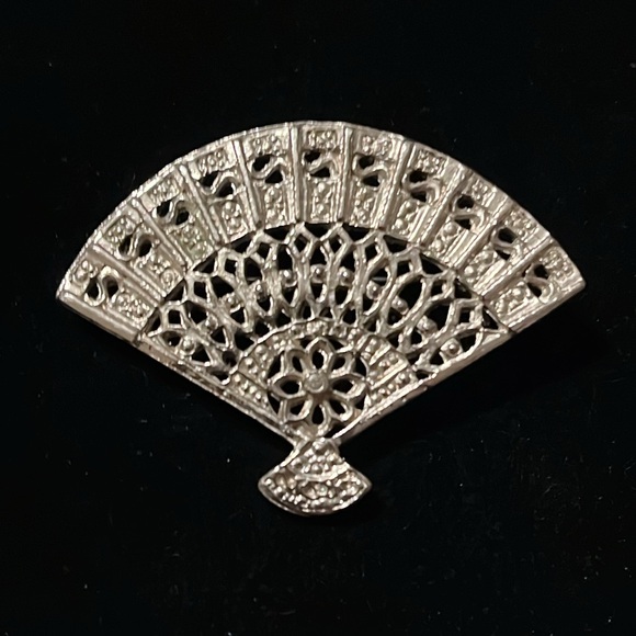 Silver Embedded Design Brooch - Picture 5 of 16